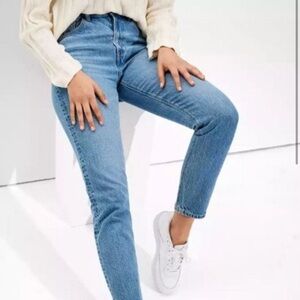 American Eagle‎ Mom Jean light Wash Stretch 4 short